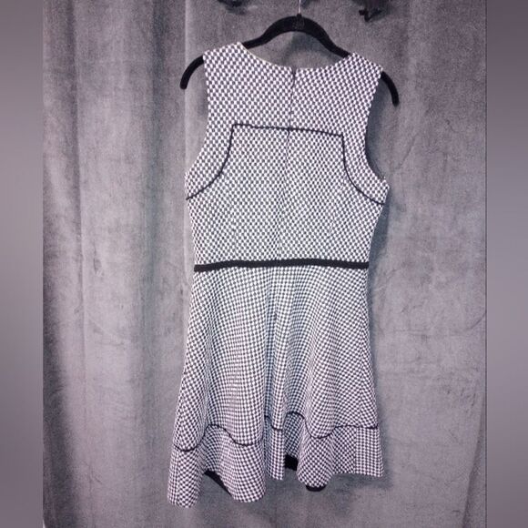 Oleg Cassini Black and White Tweed Fit & Flare Dress Size 6 EUC P2P 16 in - Picture 4 of 5